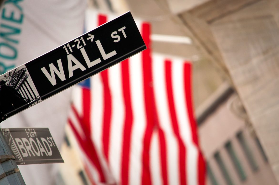 Dow futures showed some modest strength on Monday, staying in a pretty tight trading range. It’s the kind of cautious optimism you get when investors are trying to feel their way through uncertain times.After all the recent market choppiness, especially with tech stocks getting beaten up, the Dow’s relative stability is notable. While growth stocks and semiconductors have been all over the place, the more traditional blue-chip companies that make up the Dow seem to be holding their ground better.Traders are basically in a wait-and-see mode right now. There’s a bunch of economic data coming out this week that could move markets, plus everyone’s still trying to figure out what all the global volatility means for US companies.5 key signs from Wall Street today<strong>1.</strong> Pre-market trading is showing some big moves that could set the tone for the day. Top KingWin took a serious hit, dropping 11.11% as investors seem to be losing confidence over some financial concerns. On the flip side, NeoGenomics and Affirm Holdings are both moving higher, which shows it’s not all doom and gloom out there. Affirm has been on a roll lately after their strong earnings, so that momentum seems to be carrying over into pre-market.These early moves give you a pretty good sense of what traders are thinking before the real action starts. <strong>2. </strong>The world economy is still on pretty unstable ground, and a lot of that has to do with what’s going on in Asia right now. Most <a href="https://invezz.com/news/2025/09/01/asian-markets-close-mixed-on-monday-nikkei-hits-3-week-low-sensex-climb/">Asian markets ended the day in the red</a> because US tariffs are really hurting manufacturing activity throughout the region. When Asian factories start slowing down, it doesn’t take long for that to mess with supply chains and trade patterns everywhere else.<strong>3.</strong> The technical picture on Wall Street is sending some mixed signals right now. Both the S&P 500 and Nasdaq are bumping up against some important support levels after all the recent choppiness, which has the chart watchers paying close attention.Technical analysts are basically saying the moving averages and RSI readings suggest we could see a bounce, but it’s not guaranteed to stick.<strong>4. </strong>Tech stocks are still the main event, but it’s getting pretty complicated in that space. The semiconductor and AI sectors are going through some major shifts right now, with investors trying to figure out who the real winners and losers are going to be.There are still bright spots, especially among companies that are actually making money from AI rather than just talking about it. <strong>5. </strong>The<a href="https://invezz.com/news/2025/09/01/amid-us-india-trade-tensions-motley-fools-bill-mann-advocates-for-strategic-investments-in-tech-and-energy/"> geopolitical situation </a>isn’t making things any easier for investors right now. Asia-Pacific tensions and all those ongoing trade talks are keeping everyone on edge, and it’s definitely showing up in market sentiment.Political drama in China, Indonesia, and Thailand is creating uncertainty that’s rippling beyond just those local markets. The post <a href="https://invezz.com/news/2025/09/01/dow-futures-trade-in-green-on-monday-5-things-to-know-before-wall-street-opens/">Dow futures trade in green on Monday: 5 key signs from Wall Street today</a> appeared first on <a href="https://invezz.com/">Invezz</a>